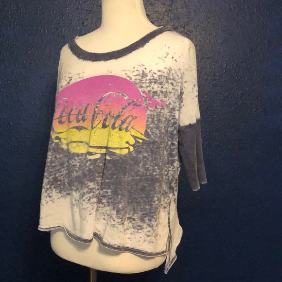 Coca Cola Tops - 🍄 Súper soft tee- Coca-cola with 3/4 sleeves